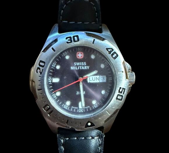 Swiss Military Diver Style Watch 200M Water Resistant Black Dial Day Date 79068